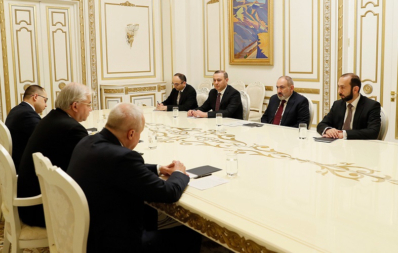 Փաշինյանը և Խովաևը քննարկել են ՀՀ-ի և Ադրբեջանի միջև հարաբերությունների կարգավորման հնարավորությունները