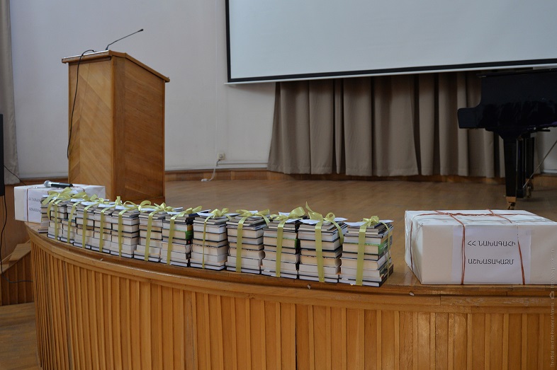 Հանրապետության նախագահի աշխատակազմը գրքեր է նվիրել մարզային գրադարաններին