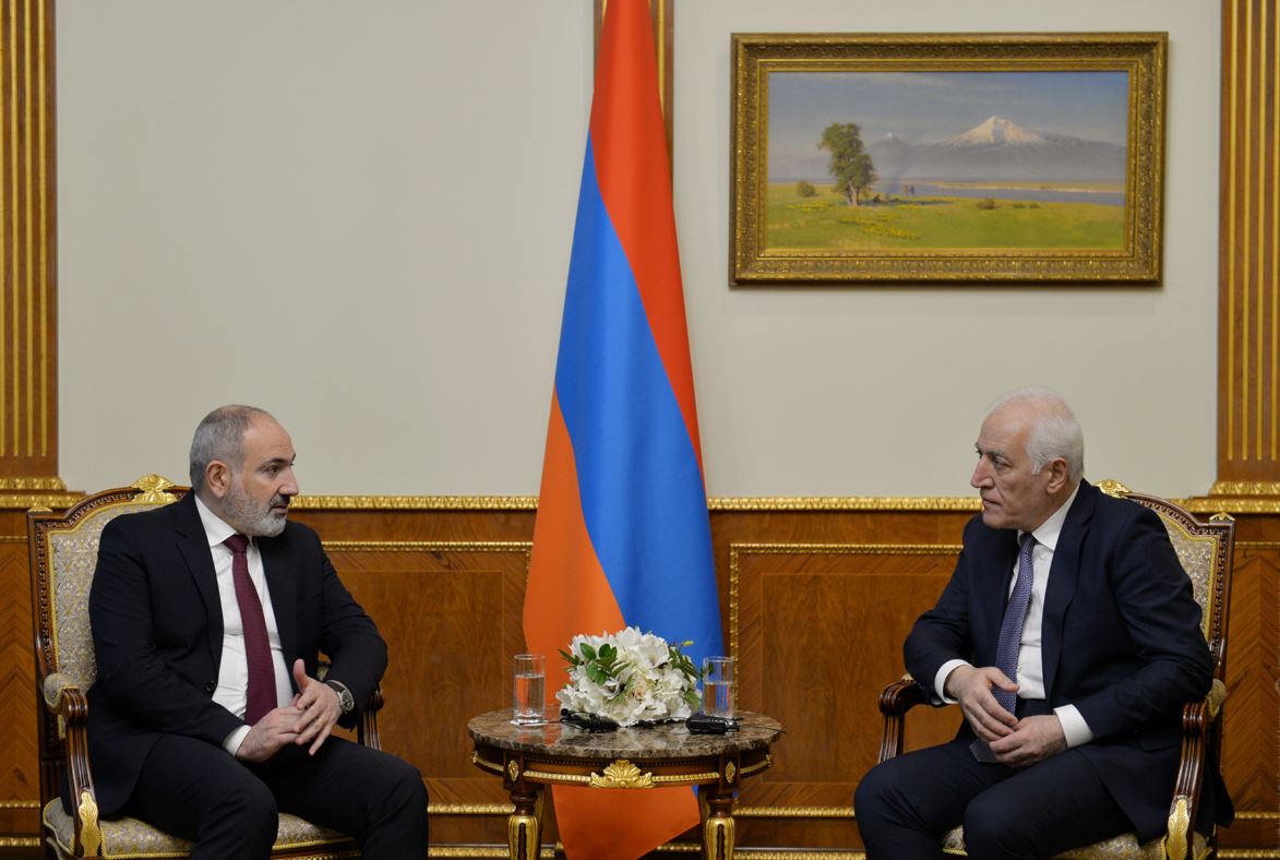 Նախագահ Վահագն Խաչատուրյանը հանդիպում է ունեցել վարչապետ Նիկոլ Փաշինյանի հետ