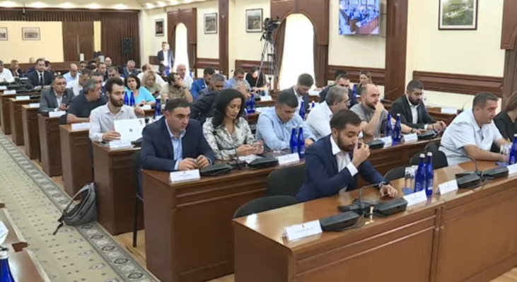 Ավագանին ընդունեց չզեկուցվող նախագծերը
