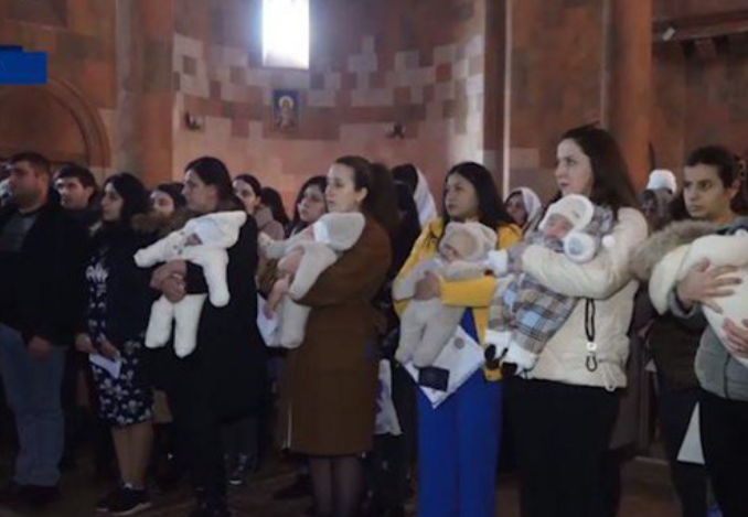 Ծառուկյան ընտանիքի նախաձեռնությամբ օրեր առաջ օրհնված խաչերը հասել են արցախցիներին