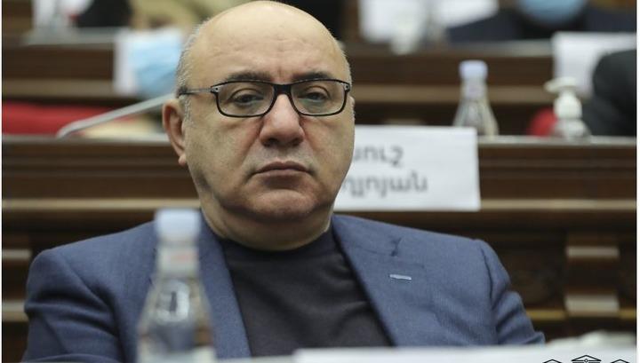 Ես սպասարկում եմ ՀՀ պետական շահերը․ Արսենյանն արձագանքել է Արցախից հնչած քննադատությանը