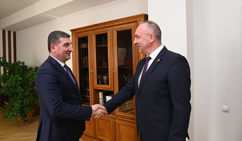 Սանոսյանը և Բելառուսի դեսպանը քննարկել են շինարարության ոլորտում համագործակցության հարցեր
