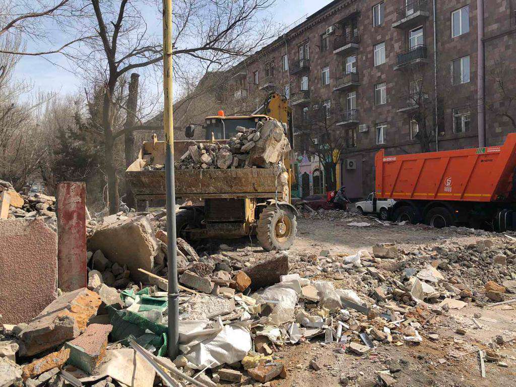 «Մերգելյան» զբոսայգու շինությունները ապամոնտաժվում և շինաղբից մաքրվում են