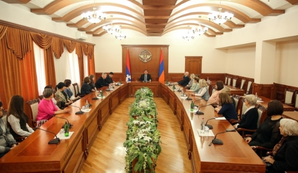 Արցախի պետնախարարն ընդունել է ռուսական համայնքի ներկայացուցիչներին