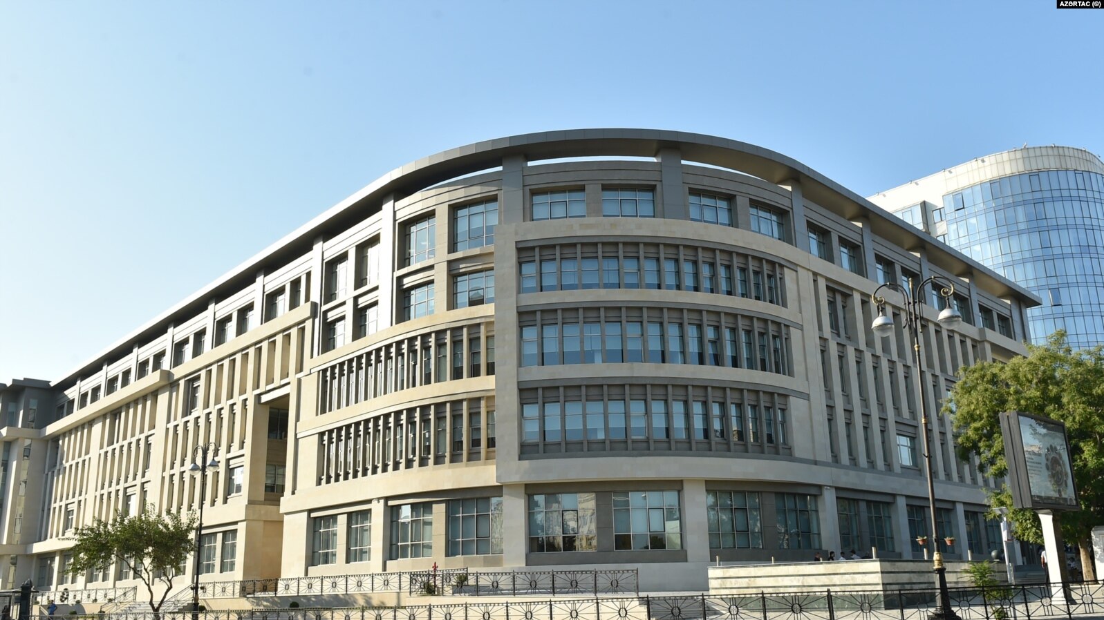 Բաքվի դպրոցում երեխաները հավի մսից են թունավորվել, մեկը ծանր վիճակում է