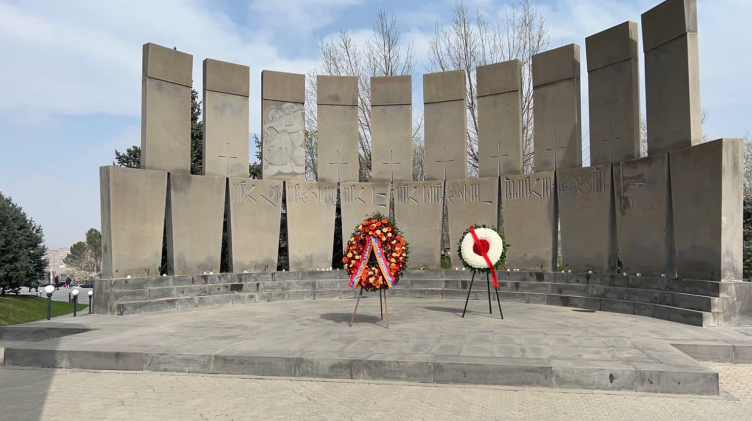 Հարգանքի տուրք՝ ապրիլյան քառօրյա պատերազմի հերոսների հիշատակին