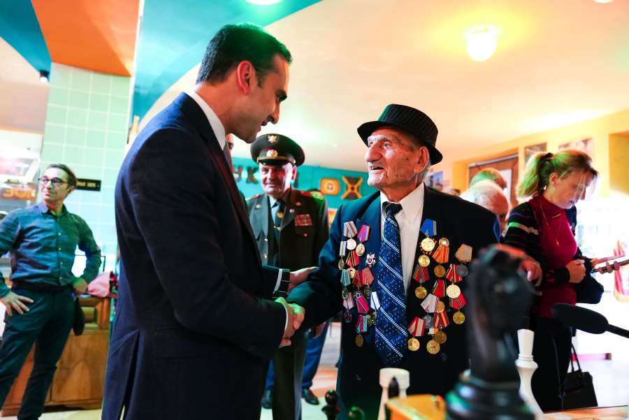 Երևանի քաղաքապետարանը խորհրդանշական հարկի ներքո հավաքել էր վետերաններին