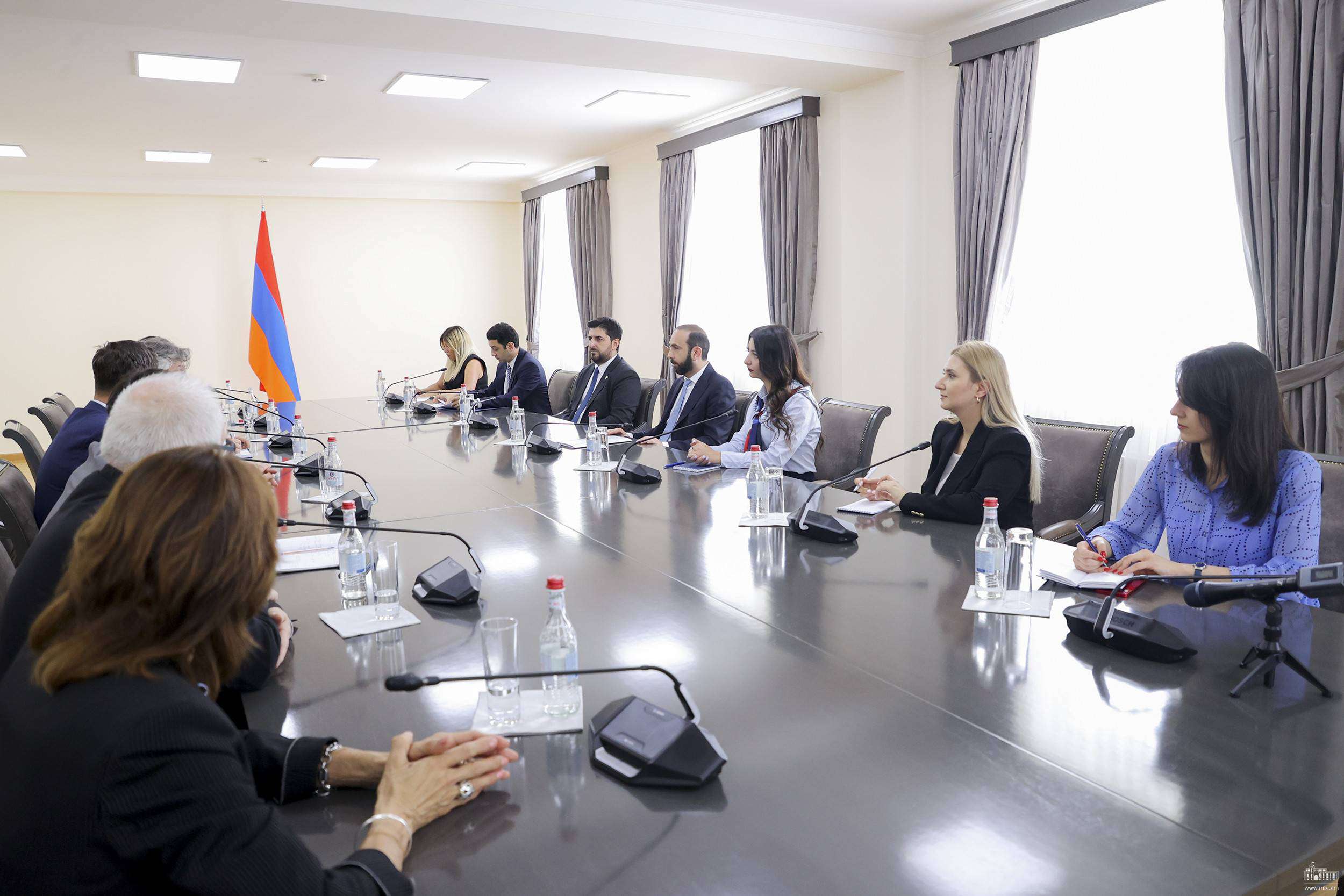 Միրզոյանը հանդիպել է Արգենտինայի պատվիրակության հետ