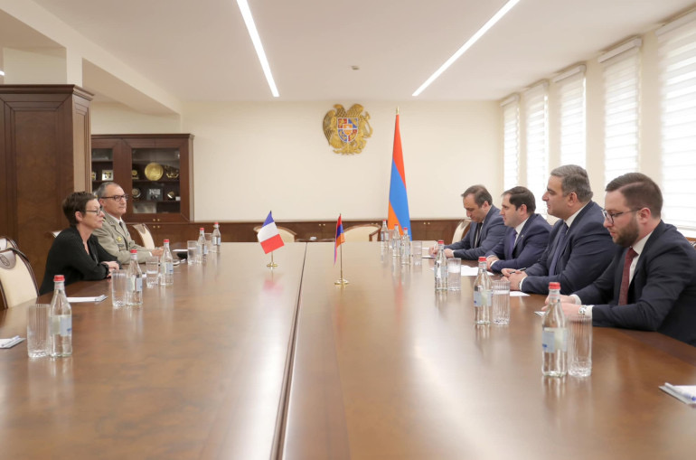 Պապիկյանը Ֆրանսիայի դեսպանին է ներկայացրել հայ-ադրբեջանական սահմանին տիրող իրավիճակը