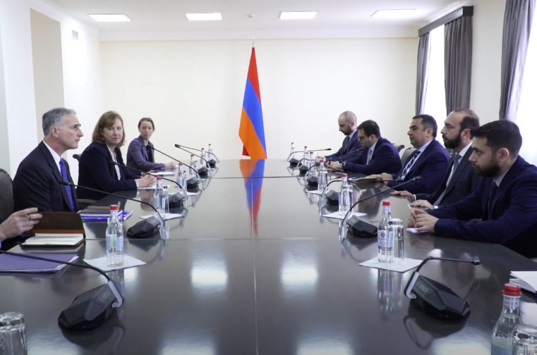 Միրզոյանն ու Բոնոն քննարկել են ՀՀ-ի և Ադրբեջանի միջև հարաբերությունների կարգավորման գործընթացը