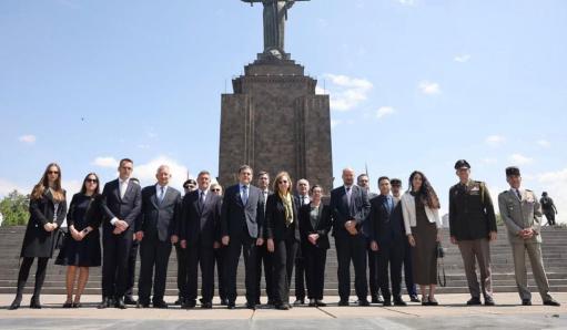 ՀՀ-ում ԵՄ պատվիրակությունը Անմար կրակի մոտ ոգեկոչել է զոհվածների հիշատակը