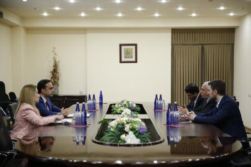 Ավինյանը հանդիպել է Իրանի դեսպանին