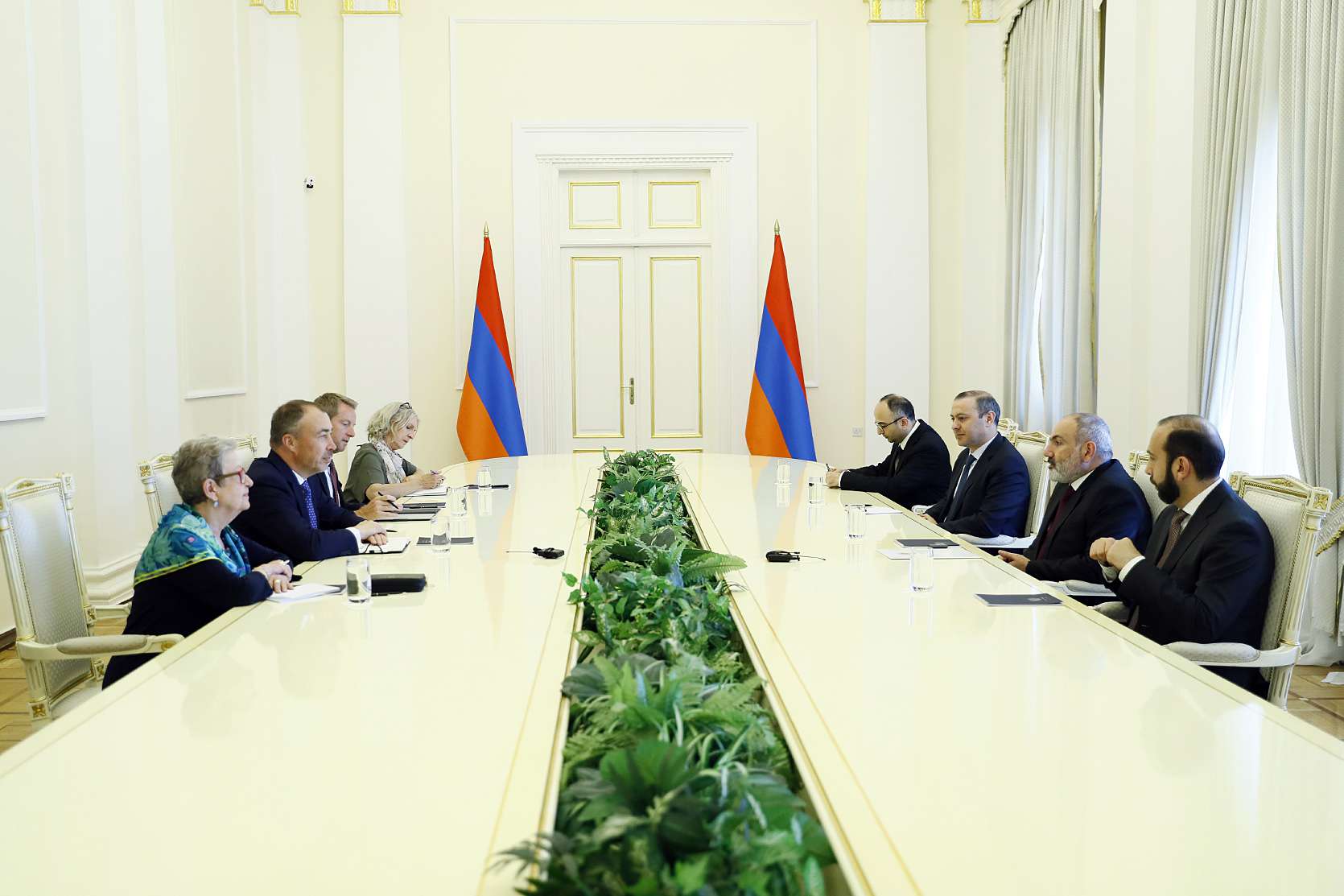 Փաշինյանն ընդունել է Տոյվո Կլաարին