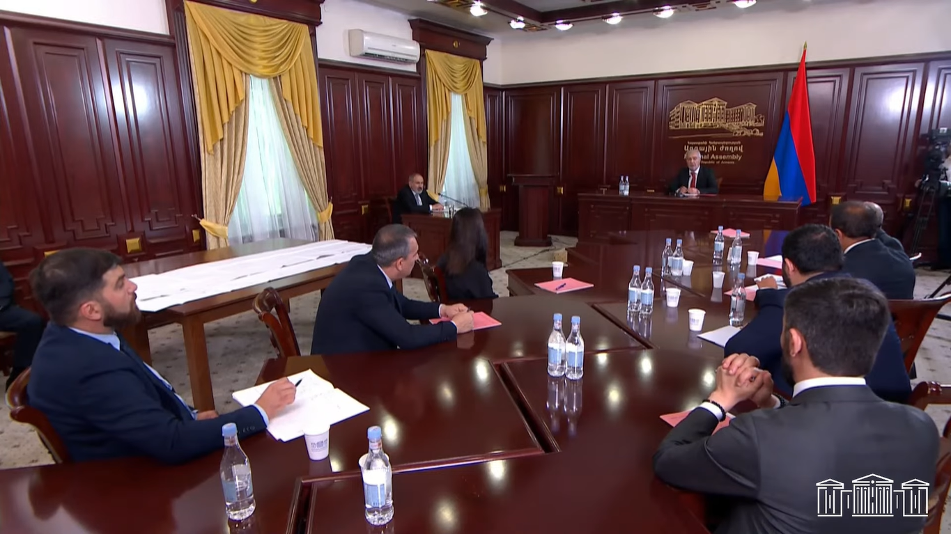 Նիկոլ Փաշինյանը մասնակցում է ԱԺ քննիչ հանձնաժողովի նիստին