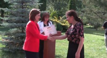 Նախարարը բուժաշխատողներին պատվոգրեր է հանձնել