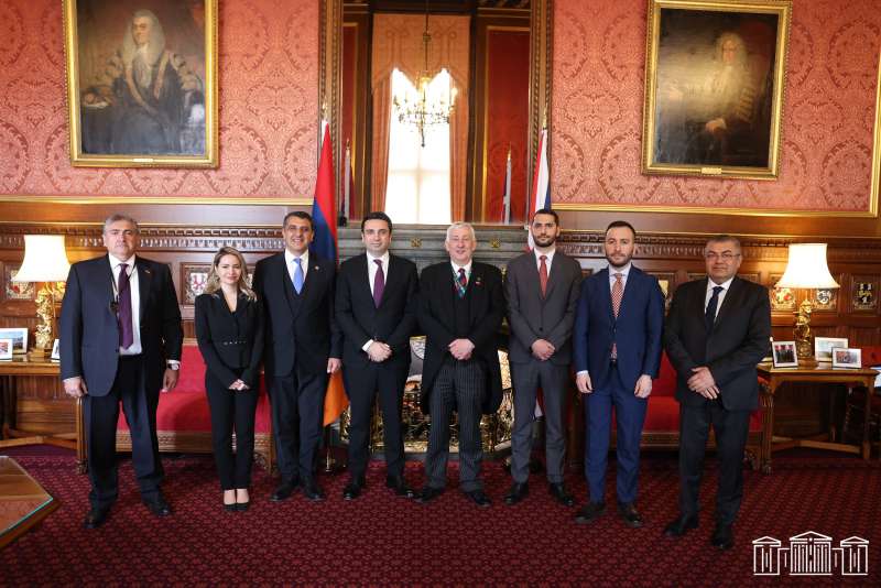 Հայաստանը շահագրգռված է կայուն հիմքերի վրա դնել ու զարգացնել Միացյալ Թագավորության հետ բազմակողմ հարաբերությունները. Ալեն Սիմոնյանը՝ Սըր Լինդսի Հոյլին