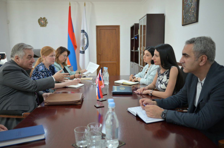 ՄԻՊ-ը ԱՄՆ ՄԶԳ/Հայաստան առաքելության տնօրենին է ներկայացրել սահմանային բնակավայրերում մարդու իրավունքների խախտումները