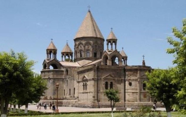 Հայ Առաքելական եկեղեցին այս տարի հունիսի 11-ին նշում է Կաթողիկե Սուրբ Էջմիածնի հիմնադրման տոնը
