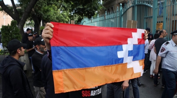 ՀՅԴ-ականները «SOS Artsakh» հնչեցրեցին Հայաստանում ԵՄ ներկայացուցչության դիմաց