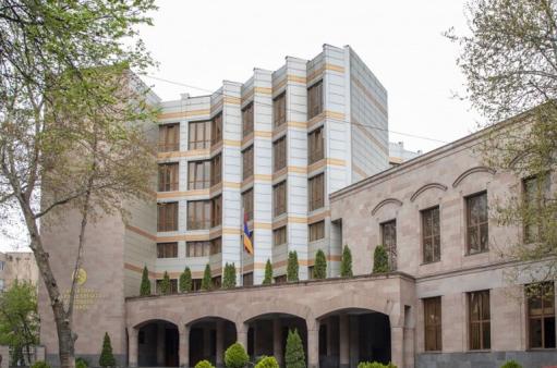 Բարձրաստիճան պաշտոնատար անձինք դպրոցի շենք և տարածք են սեփականաշնորհել