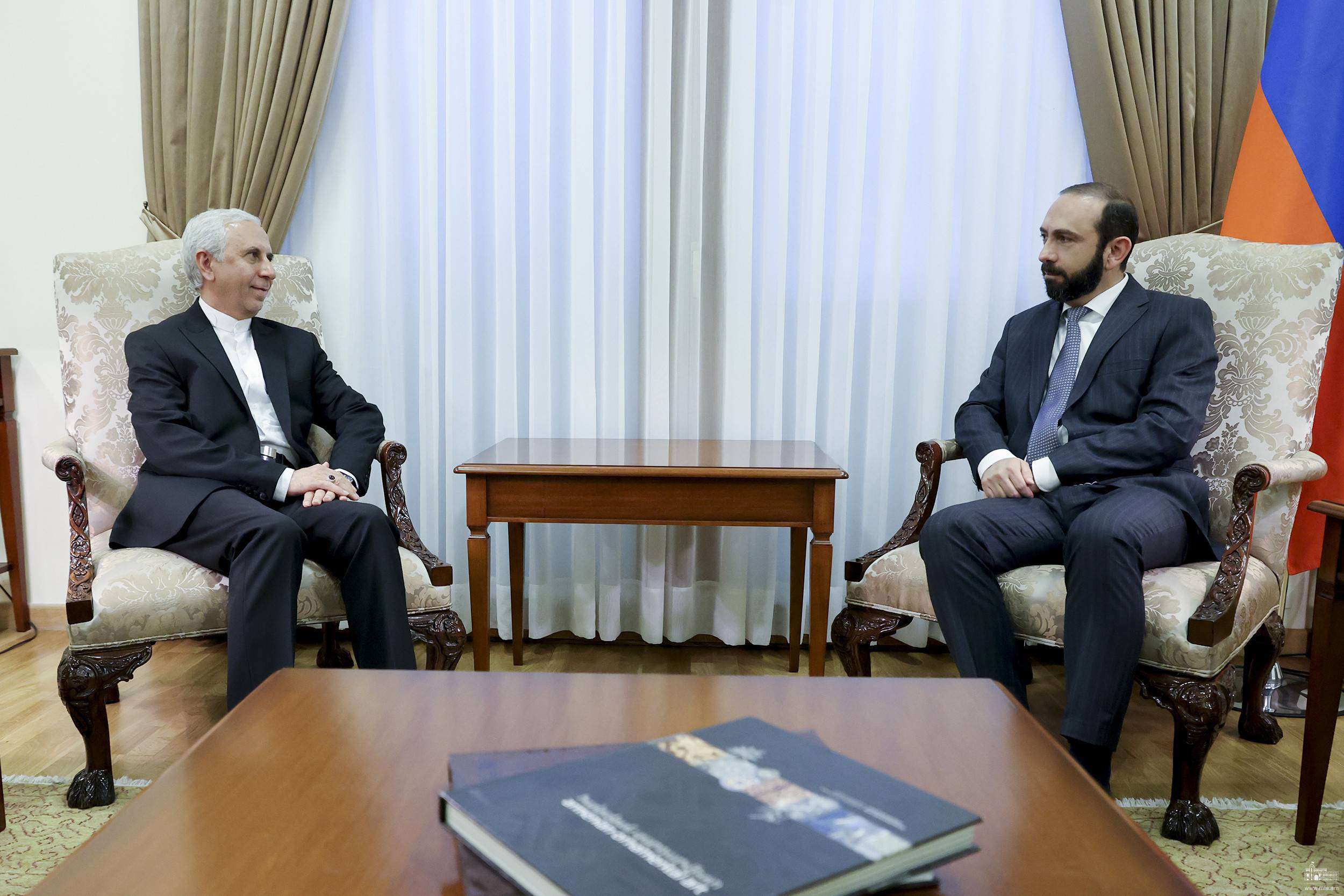 Միրզոյանը ընդունել է Իրանի դեսպանին