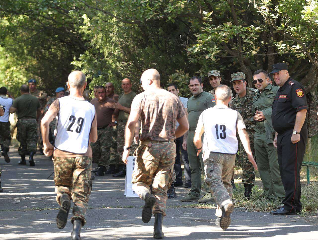 Սուրեն Պապիկյանն այցելել է ՊՆ զորամասեր