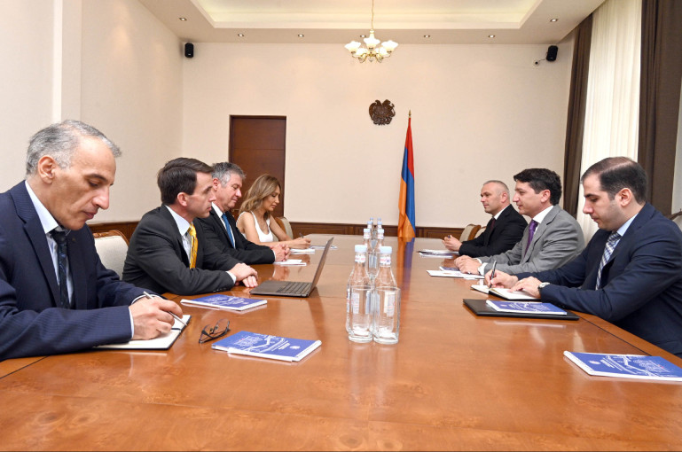 Ֆինանսների նախարարը հանդիպել է ԱԶԲ ՀՀ գրասենյակի ղեկավարի հետ