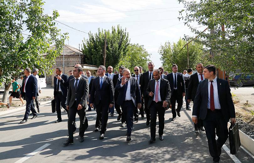 Փաշինյանը Վերին Դվինում ծանոթացել է փողոցների լուսավորության աշխատանքներին