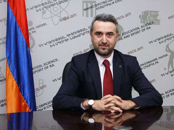 Խզմալյանը ազատվել է ԿԳՄՍ նախարարի տեղակալի պաշտոնից