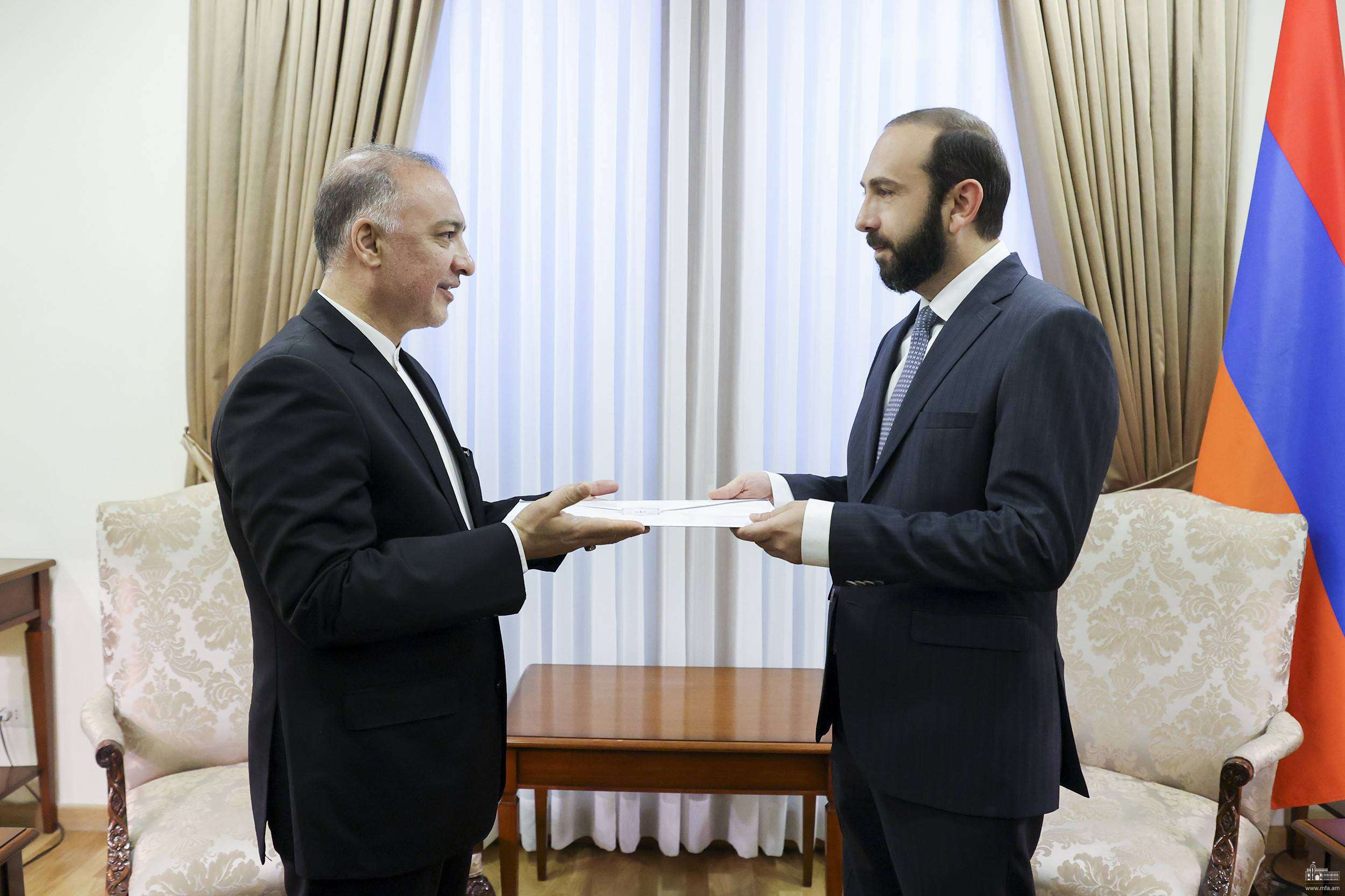 Միրզոյանն ընդունել է Իրանի նորանշանակ դեսպանին