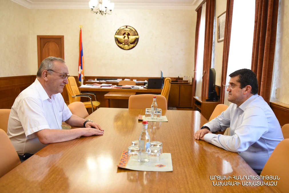 Արայիկ Հարությունյանը ընդունել է Արթուր Թովմասյանին