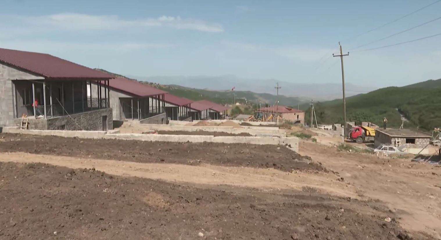 Վարչապետը Շուռնուխում ծանոթացել է բնակելի տների կառուցման աշխատանքներին