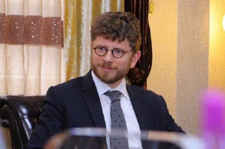 Ֆրանսիան կոչ է անում վերականգնել Լաչինի միջանցքով մարդկանց և բեռների ազատ տեղաշարժը. դեսպան