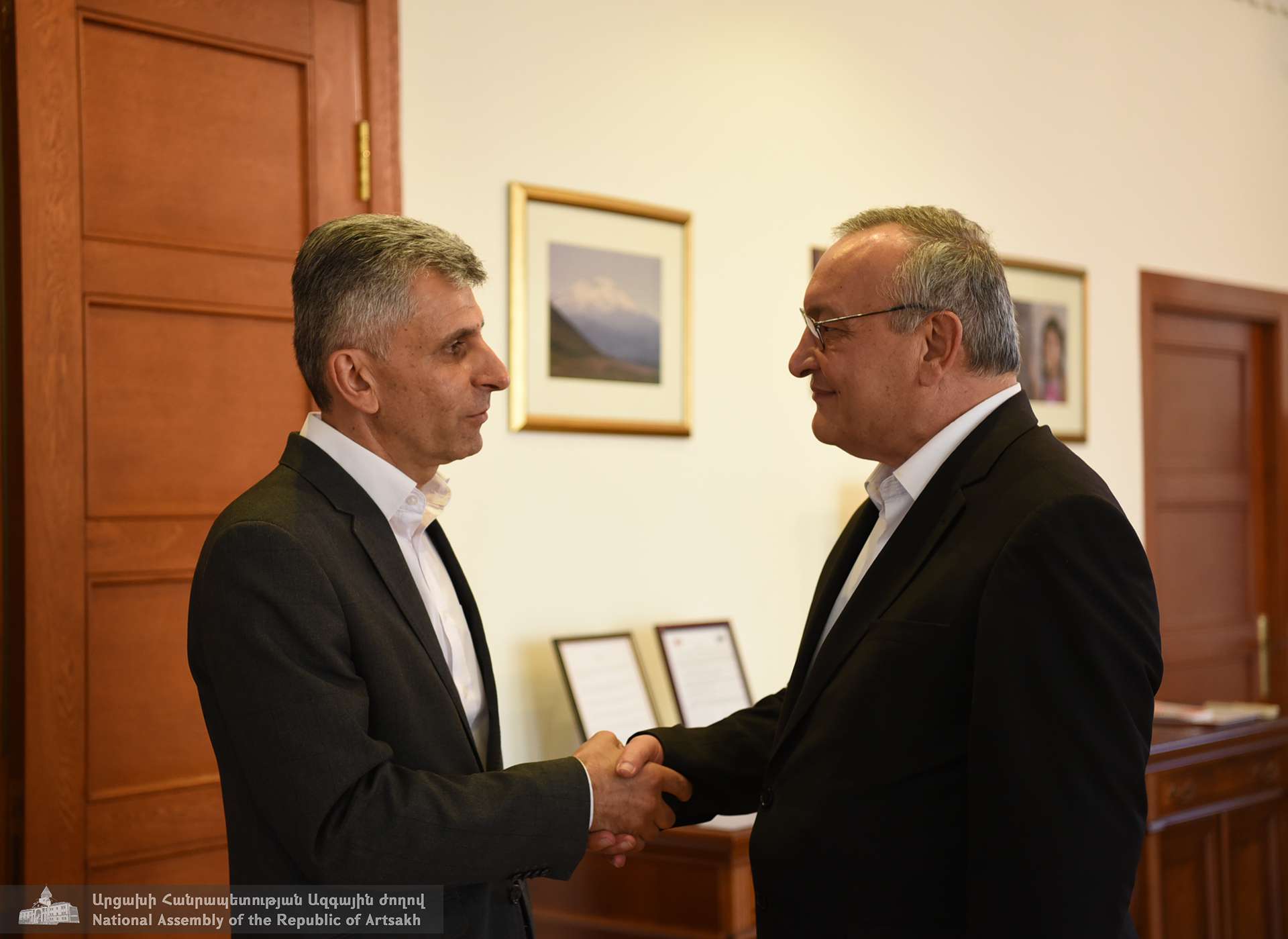 Թովմասյանն ԱԺ նորընտիր նախագահին է փոխանցել խորհրդարանի ղեկավարի պարտականությունները