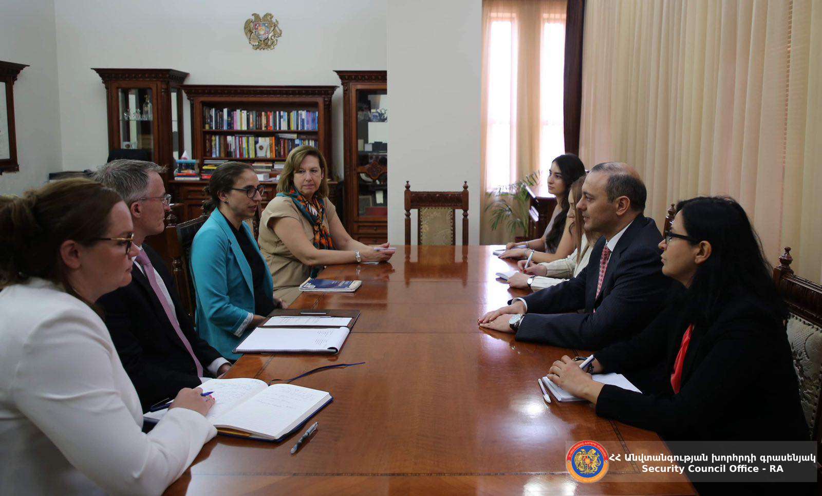 Գրիգորյանն ընդունել է ԱՄՆ Սենատի Արտաքին հարաբերությունների հանձնաժողովի աշխատակազմի ներկայացուցիչներին