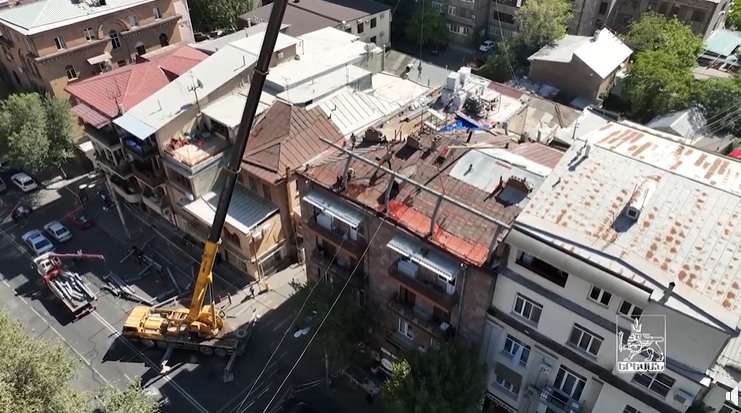 Թումանյան 39 հացեի մանսարդային հարկն ամբողջությամբ ապամոնտաժվել է