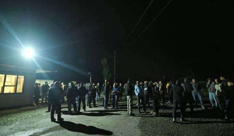 Ադրբեջանցիները խաղաղապահների անցակետն անցել ու փորձում են վրաններ տեղադրել