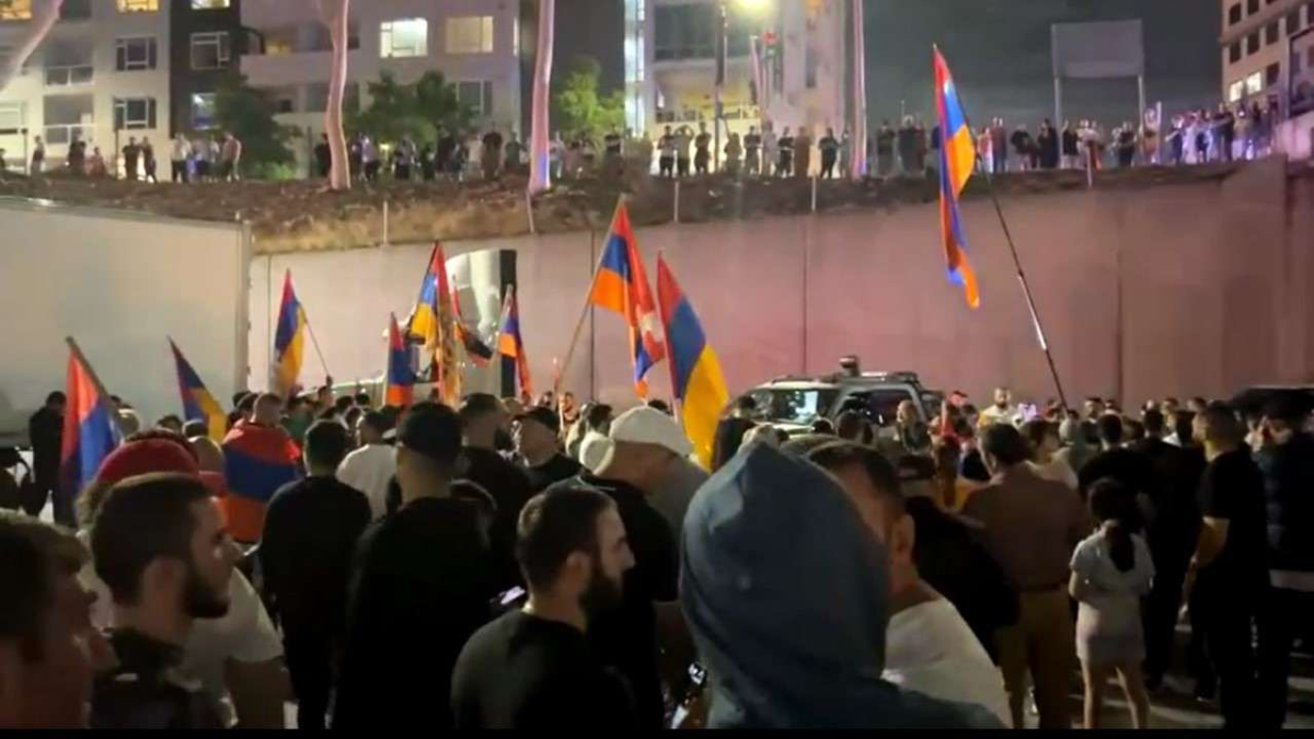 Գլենդելում հայերն ի պաշտպանություն Արցախի փակել են մայրուղին