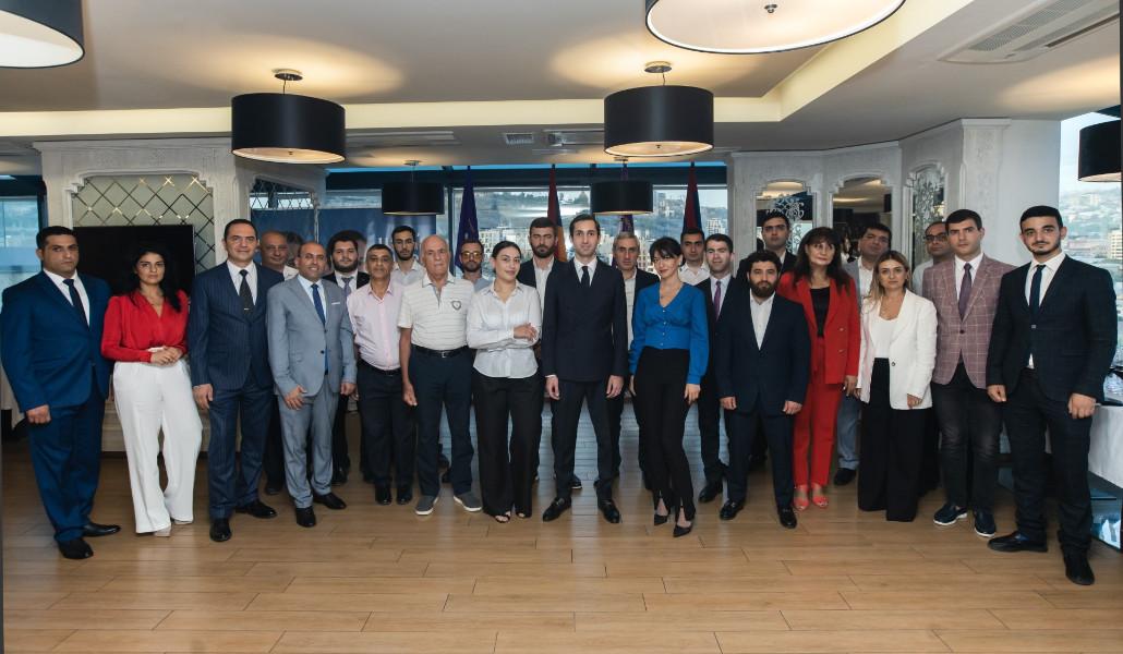 «Լուսավոր Հայաստան» կուսակցության՝ թեկնածուն Դավիթ Խաժակյանն է