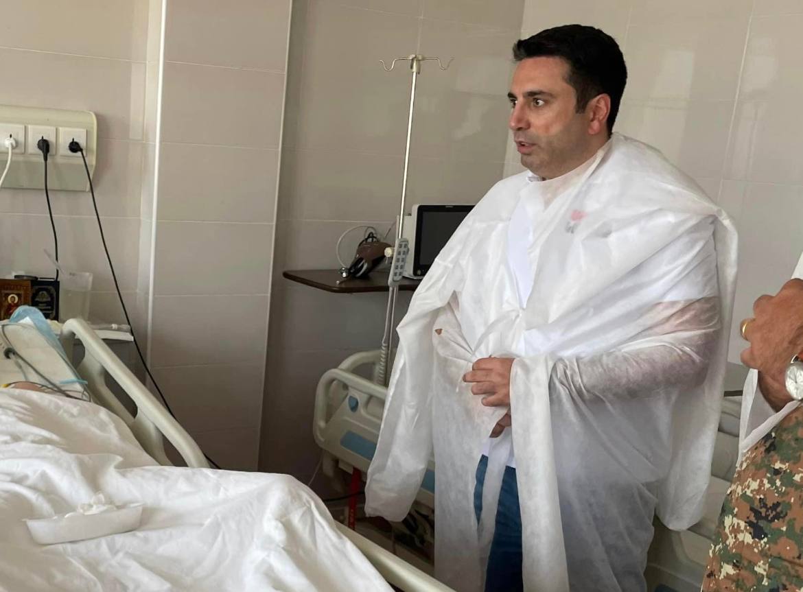 Սիմոնյանն այցելել է սեպտեմբերի 1-ին ծանր վիրավորում ստացած զինվորներին