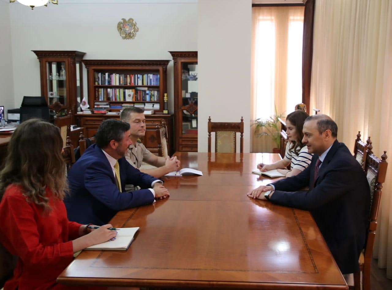 ԱԽ քարտուղարը Լիտվայի դեսպանին է ներկայացրել սահմանին տիրող վիճակը