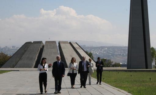 Իտալիայի նախկին վարչապետն այցելել է Հայոց ցեղասպանության հուշահամալիր