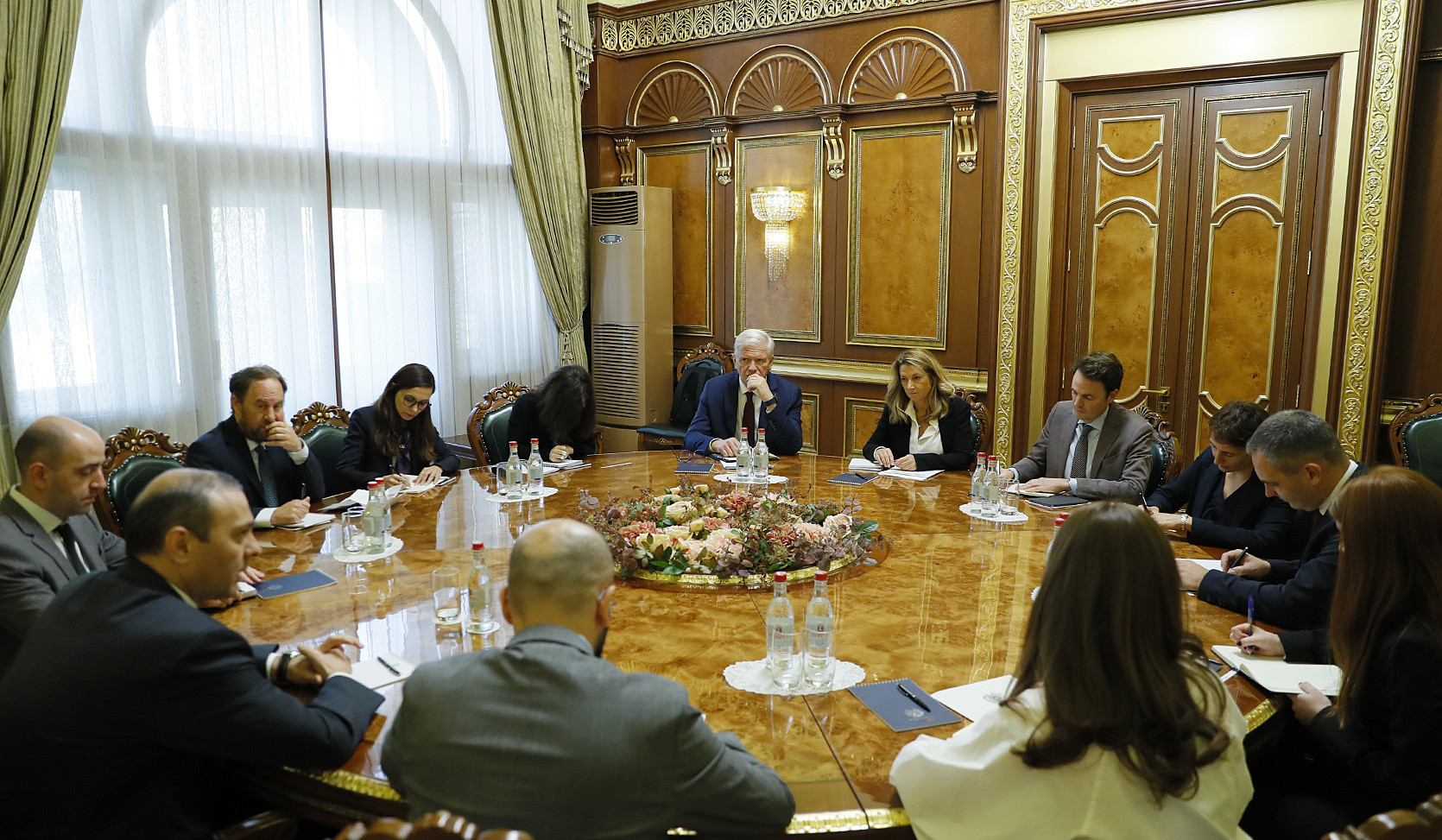 ԱԽ քարտուղարը հանդիպել է փորձագիտական կենտրոնի ներկայացուցիչների հետ