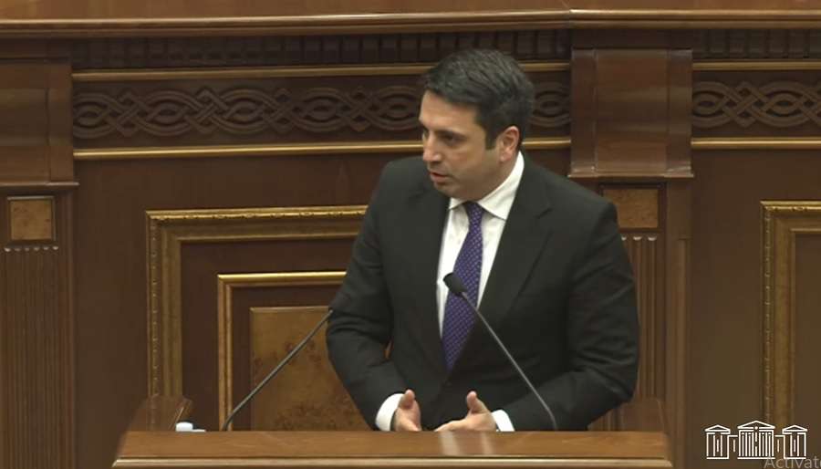 «Ձեզ մոտ, Նոյան տապանի պես, ով ասես՝ հավաքված է». Ալեն Սիմոնյան