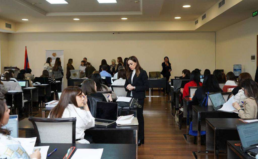 70 անձ դիմել է մարզերում նոտար նշանակվելու համար