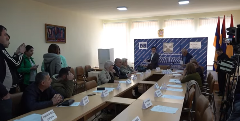 Ալավերդու ավագանին անվստահություն հայտնեց Արկադի Թամազյանին