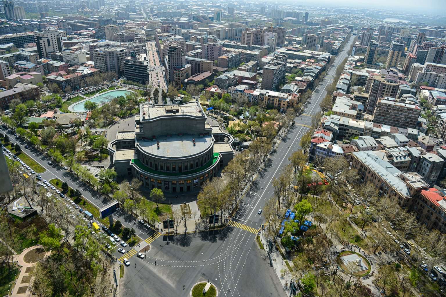 Տարբերություն չկա՝ համայնքային բյուջեից են փող գողանում, թե՝ հողերից. Ավինյան