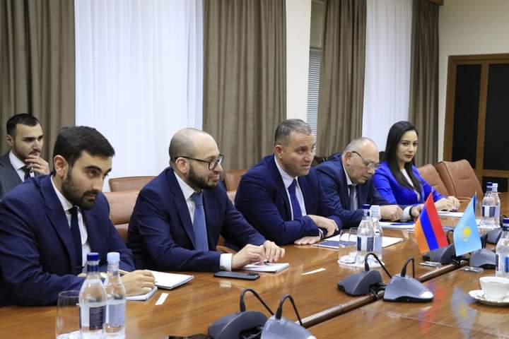 Վահան Քերոբյանը ընդունել է ՀՀ-ում Ղազախստանի դեսպան Բոլատ Իմանբաևի գլխավորած պատվիրակությանը