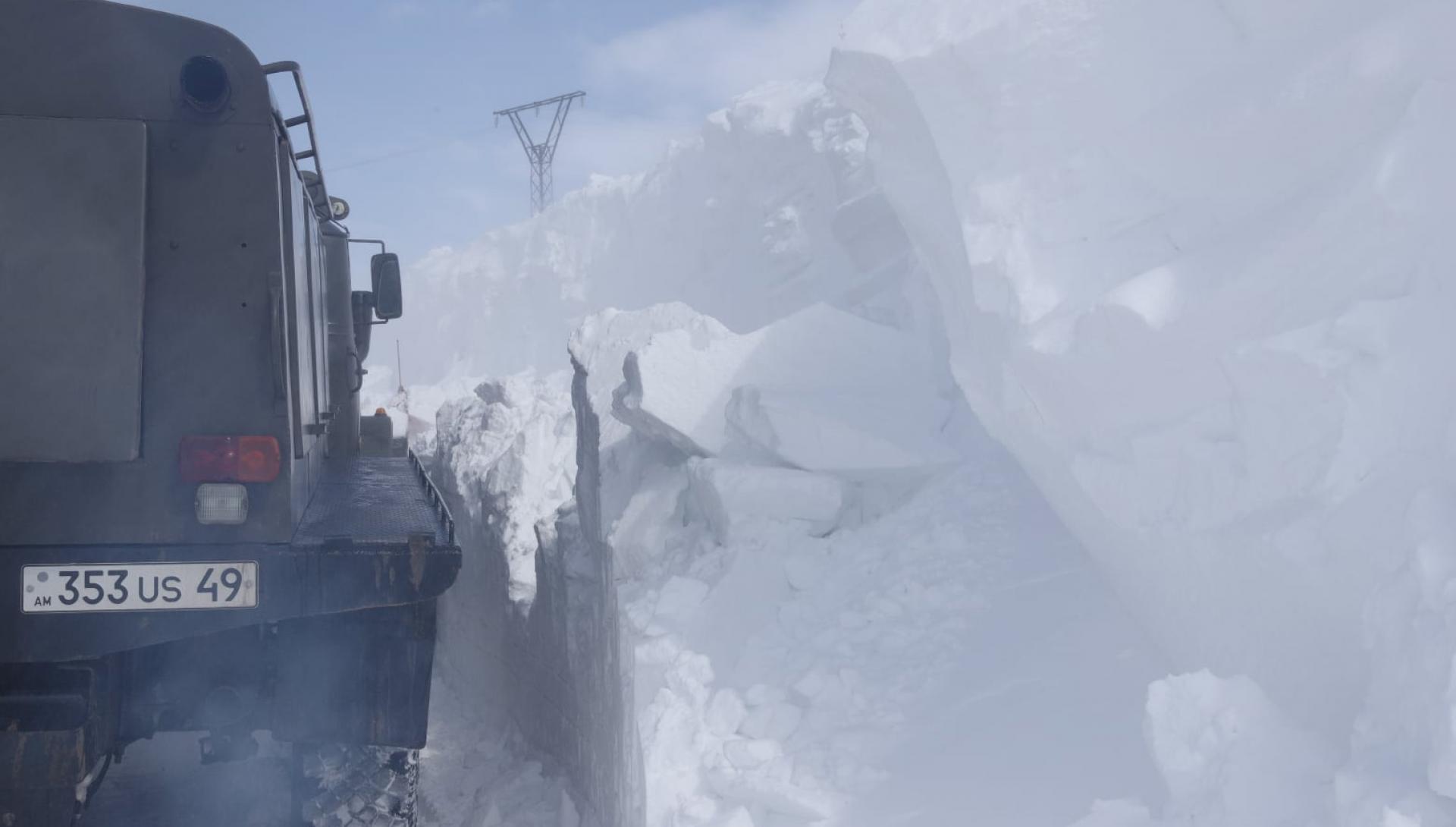 Սաստիկ բքի պատճառով որոշ ճանապարհներ անանցանելի են